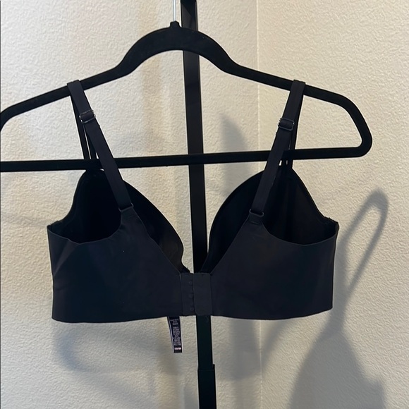 Victoria's Secret Black Racerback T-Shirt Bra NWOT - Picture 3 of 4